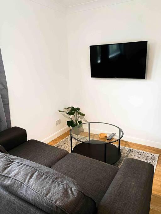 Cozy Studio Near Train Station Cambridge  Bagian luar foto